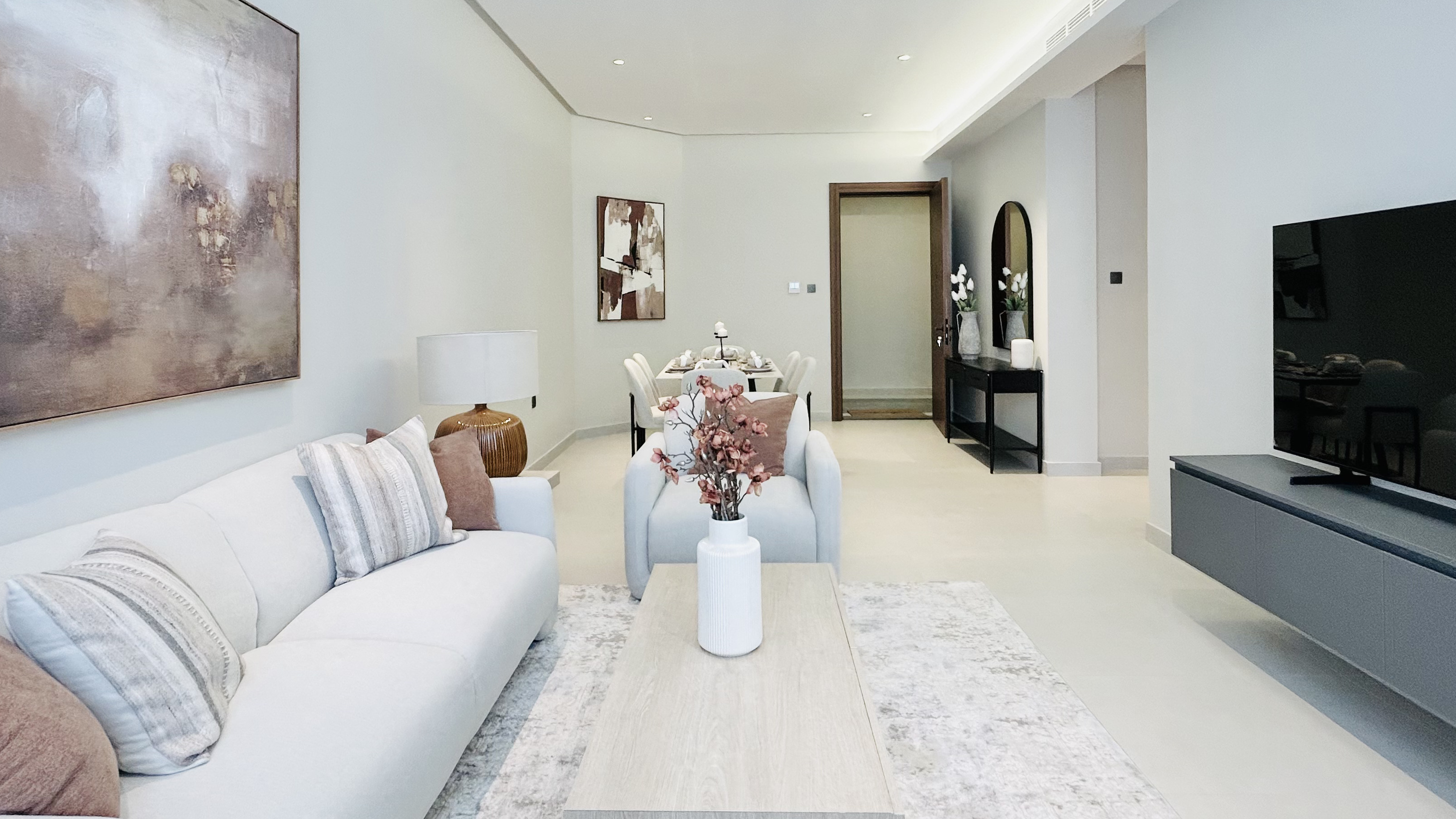 LUXURY | SPACIOUS ROOMS | BALCONY | MODERN