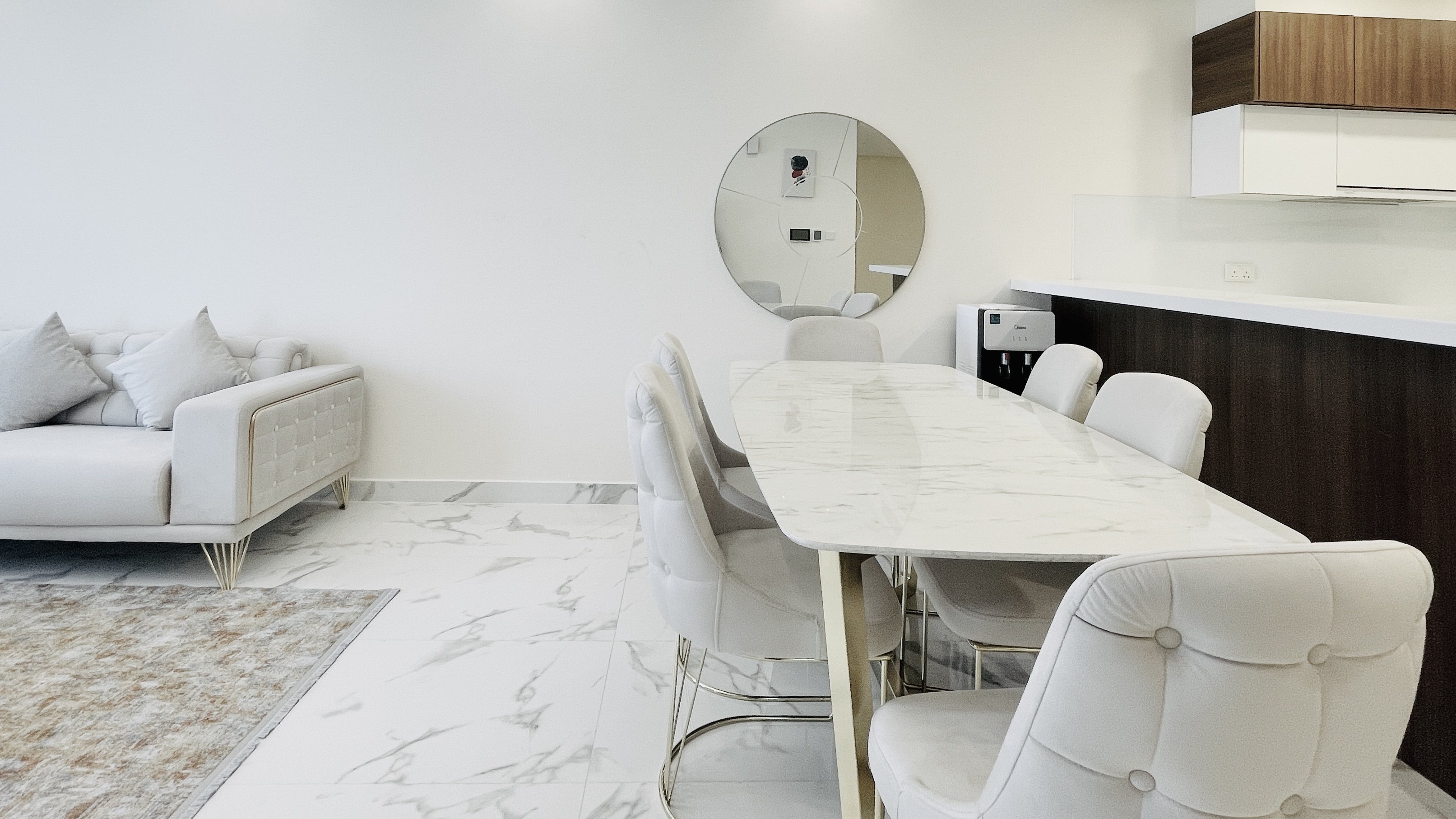 Stunning and Elegant 3 Bedroom Apartment For Rent