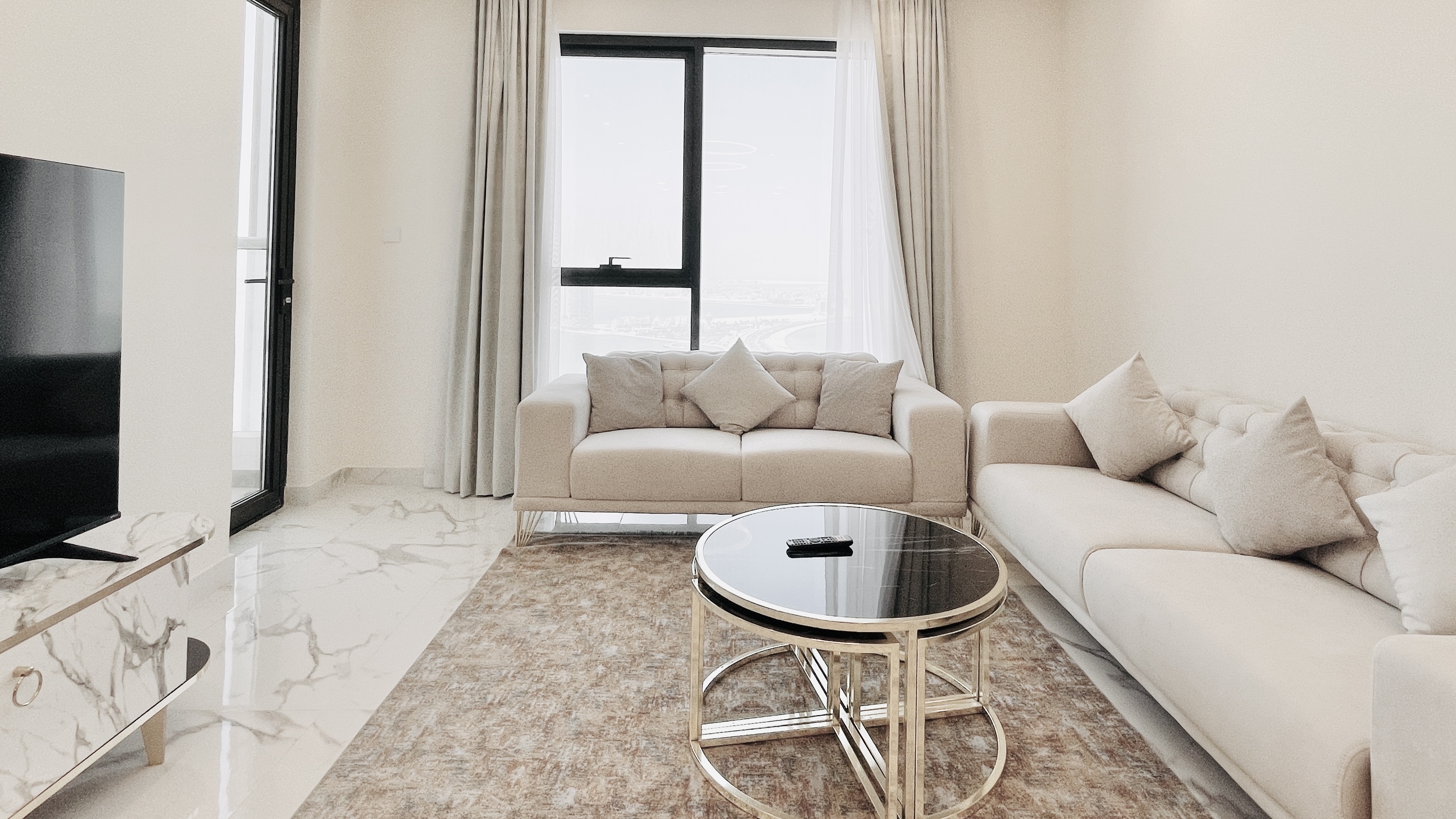 Stunning and Elegant 3 Bedroom Apartment For Rent