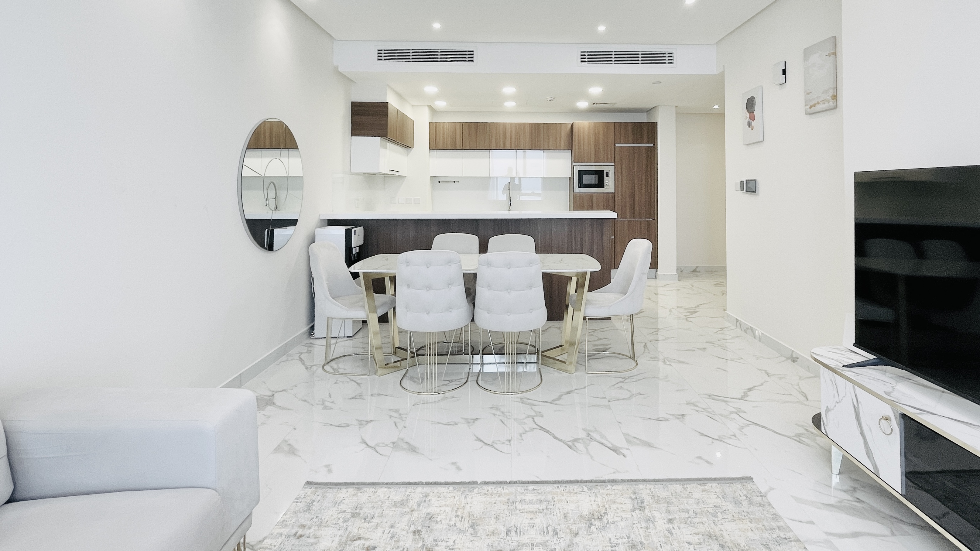 Stunning and Elegant 3 Bedroom Apartment For Rent