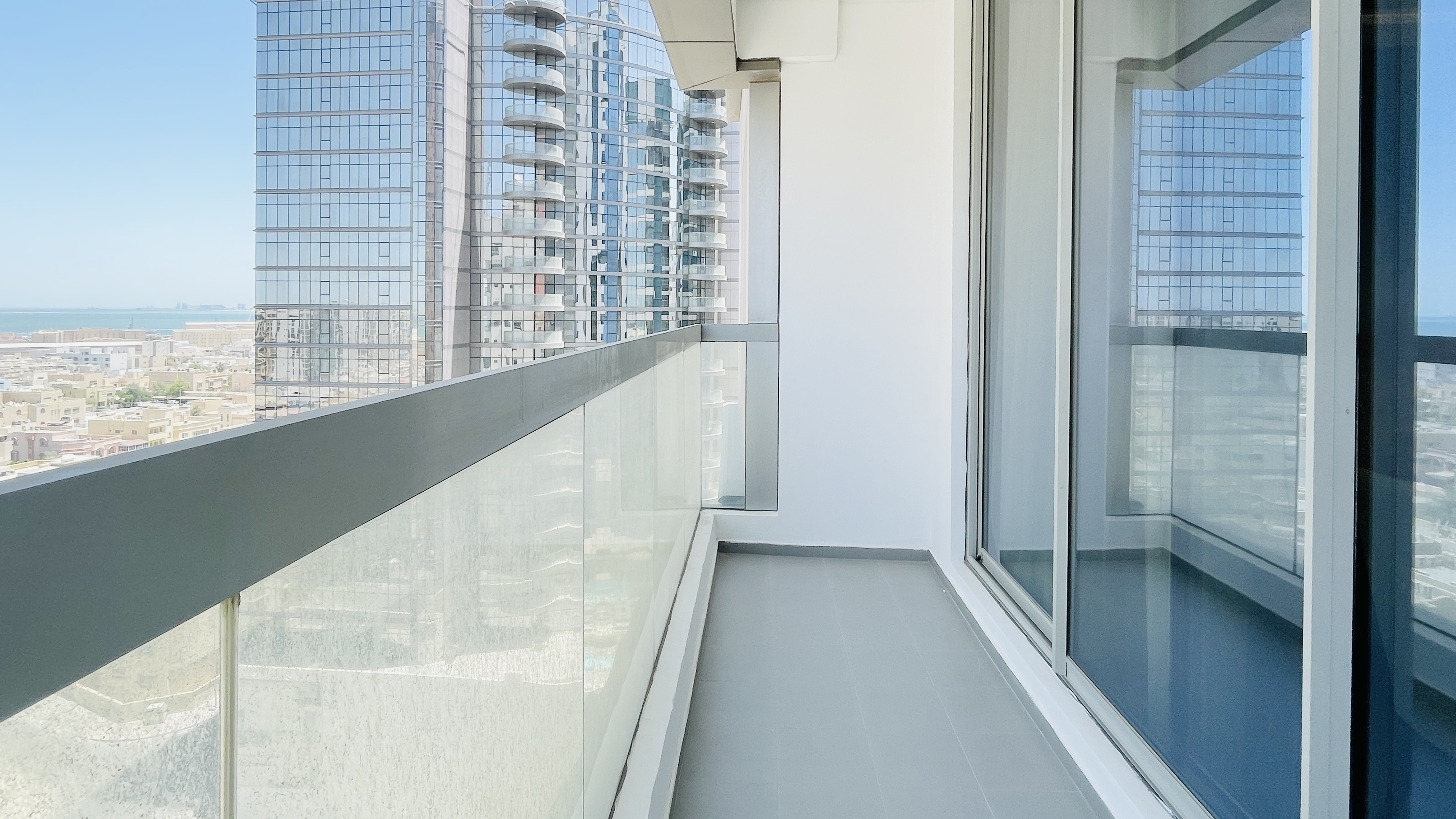 BALCONY | CITYVIEW | MODERN | SPACIOUS ROOMS | GREAT FACILITIES